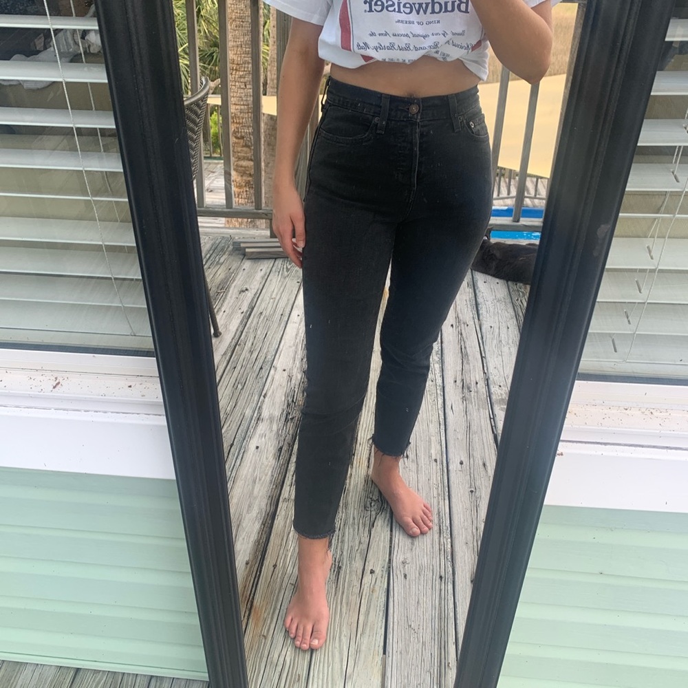 Black Levi’s Cropped High Waist Jeans